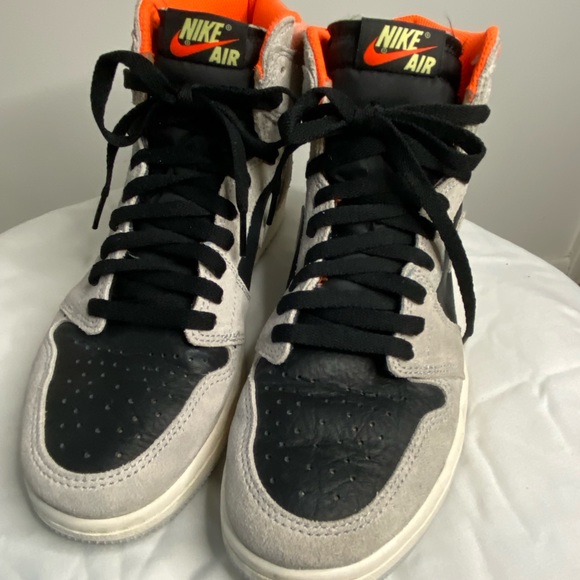Nike Air Jordan 1 Retro High OG - Picture 3 of 7